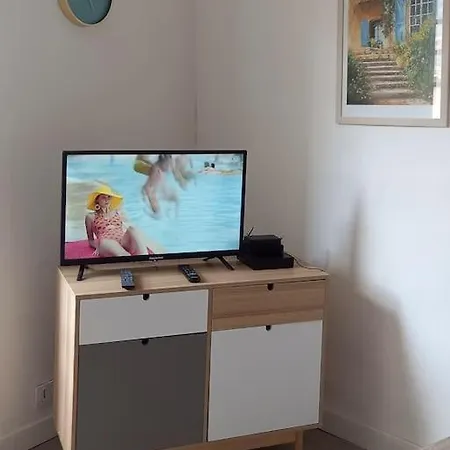 Studio Refait Recemment Rue Des Artistes A Διαμέρισμα