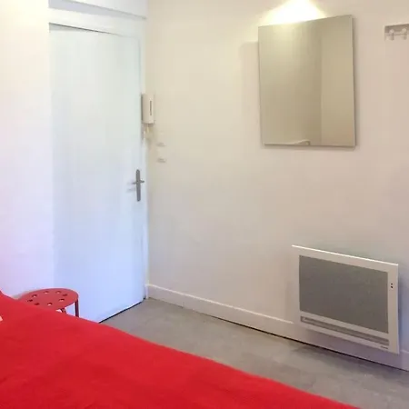 Studio Refait Recemment Rue Des Artistes A * Fréjus