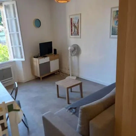 Studio Refait Recemment Rue Des Artistes A Διαμέρισμα
