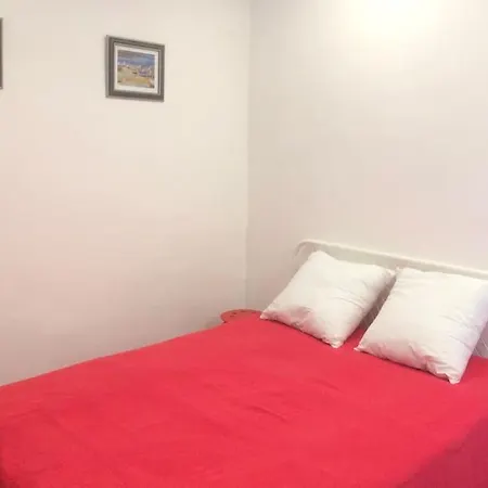 Studio Refait Recemment Rue Des Artistes A Fréjus