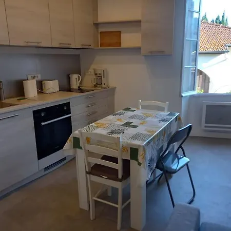 Studio Refait Recemment Rue Des Artistes A Διαμέρισμα